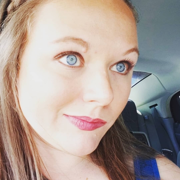 Meet your Posher, Angelina - Picture 1 of 1